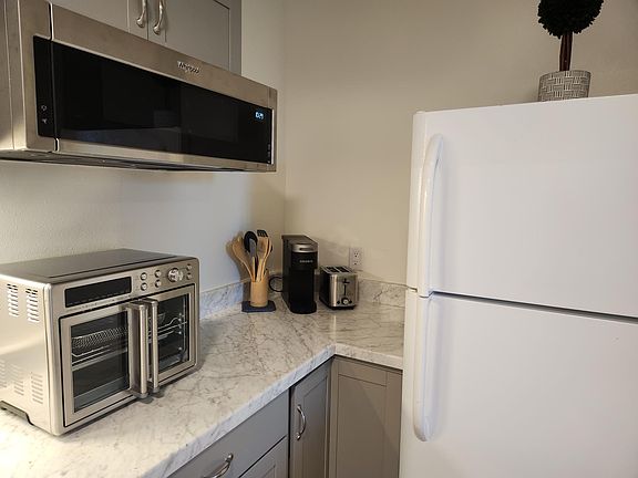 3rd image of 1500 Bayou Blvd #4