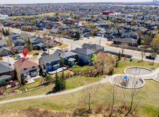 432 E Royal Oak Cir NW, Calgary, AB T3G4X8