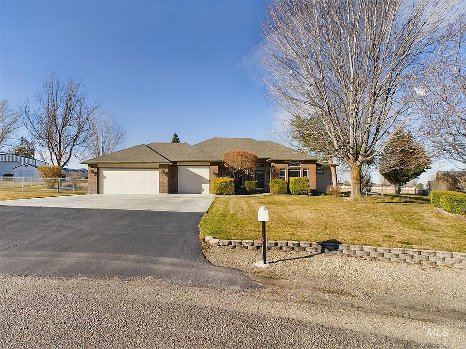 1st image of 865 Clifford Dr