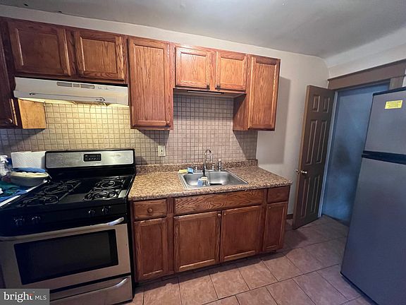 4th image of 4731 Vista St