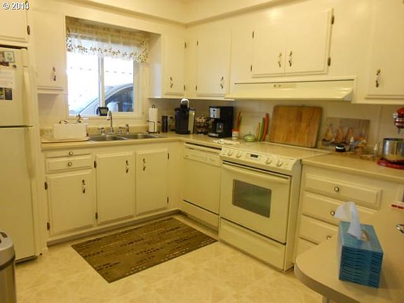 4th image of 1600 Rhododendron Dr Space 419