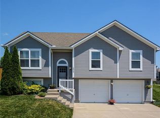 1512 NW Whispering Ct, Grain Valley, MO 64029