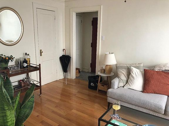 5th image of 3274 33rd St APT 2F