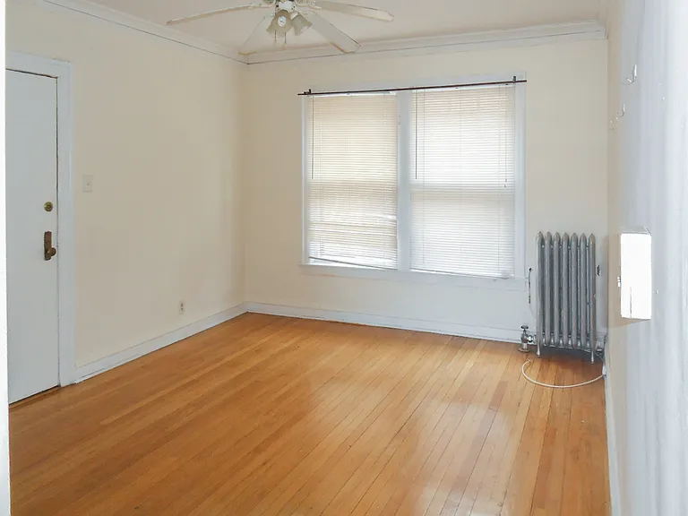 5949 1/2 N Paulina St #2 — Photo 2