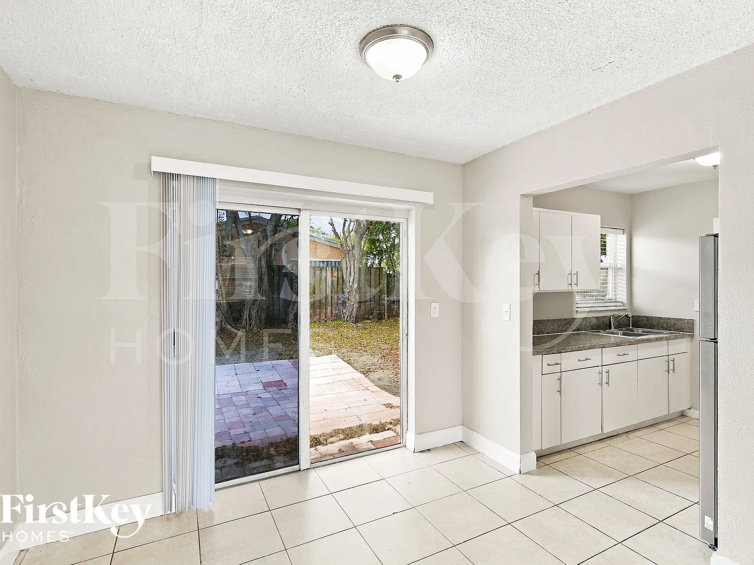 3 bed, 2.0 bath, 1222 sqft, $2,700 — Photo 4