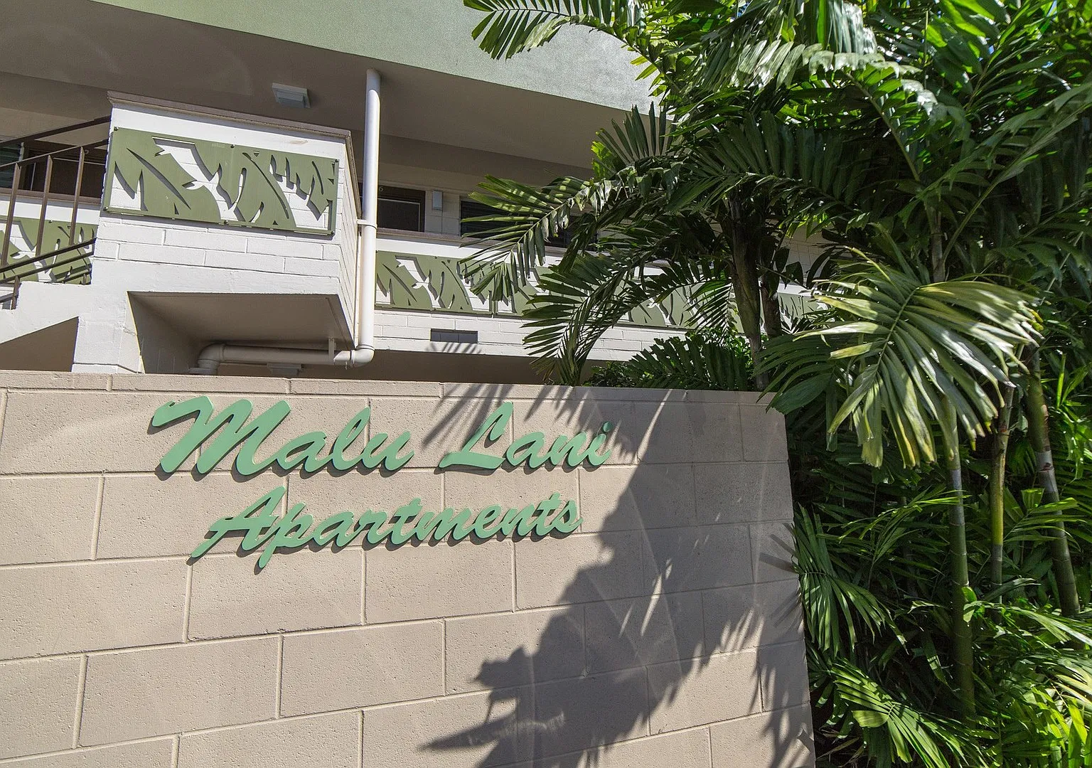 b2683j (Malu Lani) — Photo 1