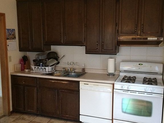 4th image of 930 Southmoor St