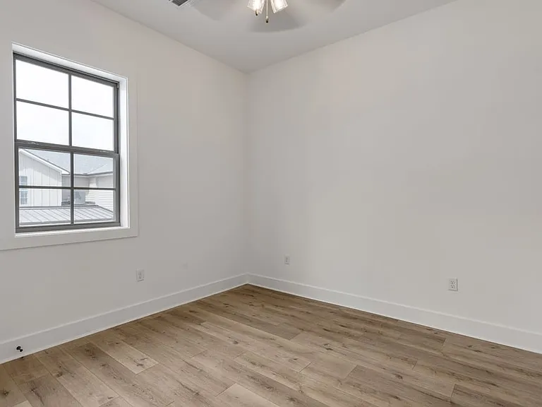 805 Broyles St #105 — Photo 12