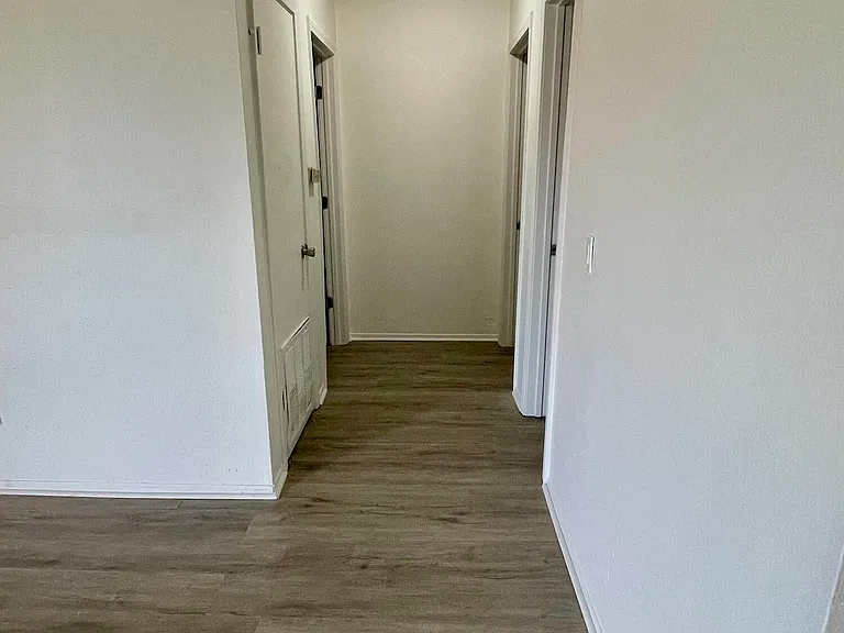 391 W Railroad St #5 — Photo 5