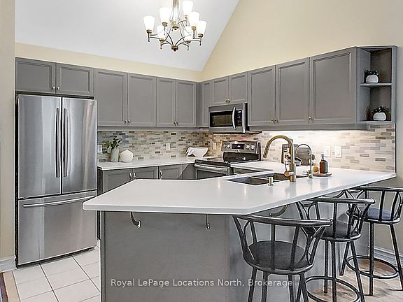 3rd image of 25 Green Briar Dr