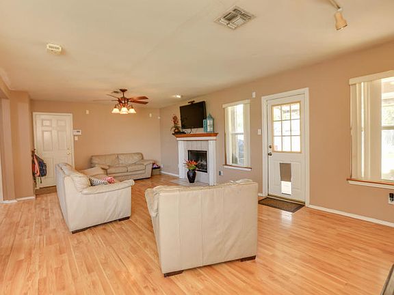 3rd image of 3133 Edmonton Dr