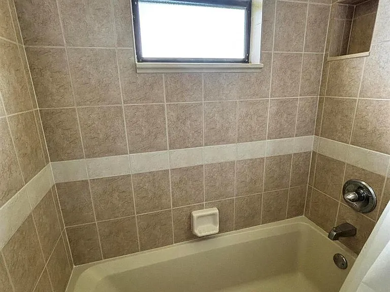337 NW Tyler Ave — Photo 24