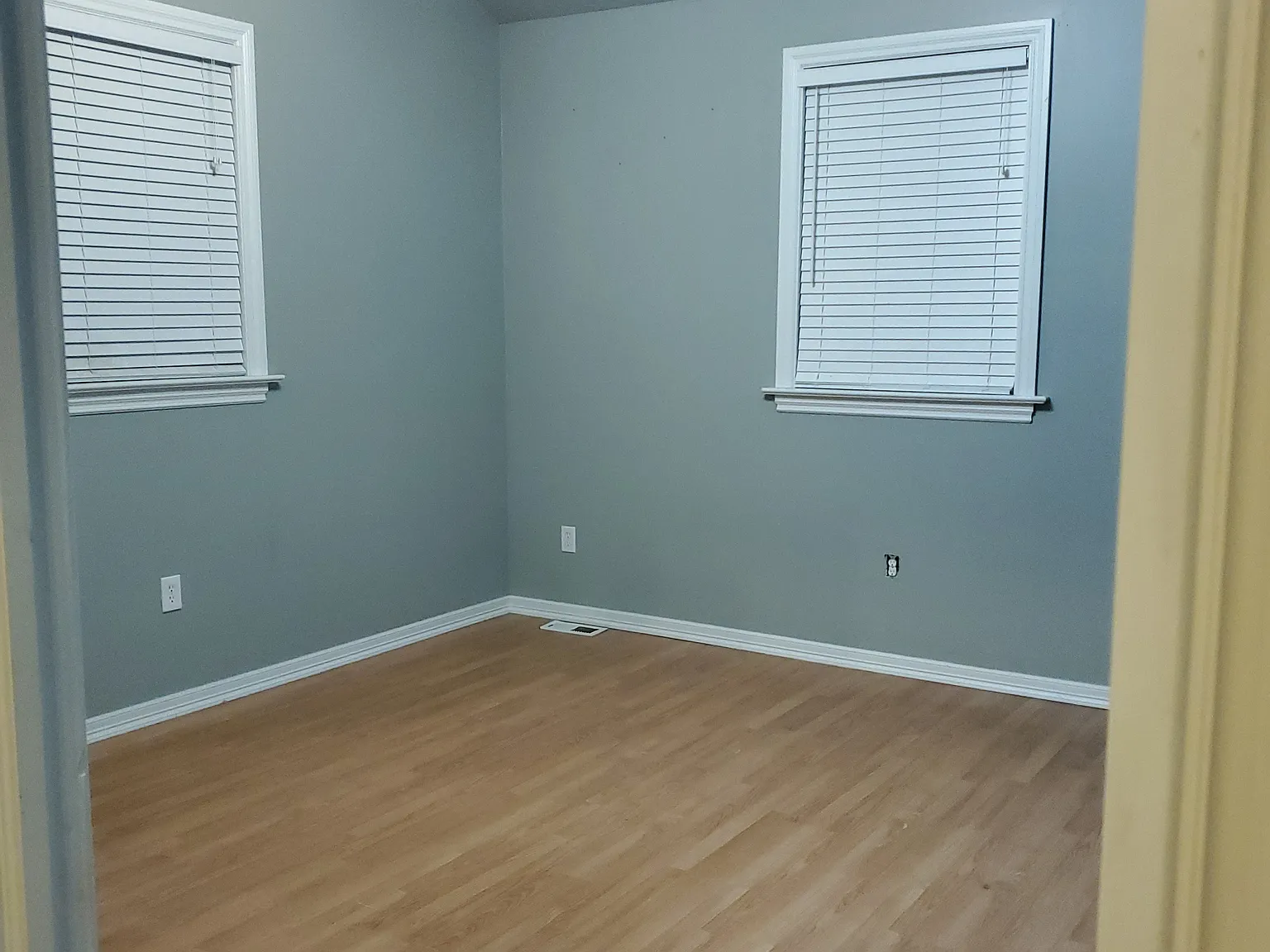 5 bed, 4000 sqft, $4,800 — Photo 1