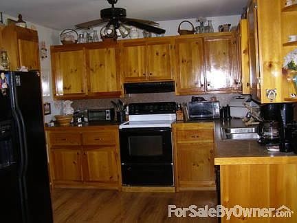 Kitchen
						:
						Large pantry to the left