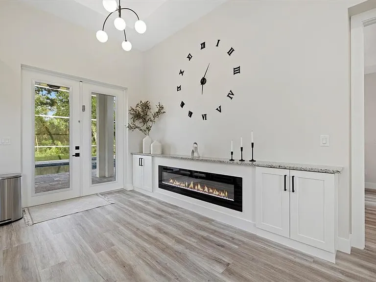 2938 Jason St — Photo 11