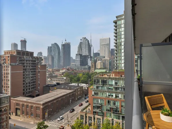 105 George St, Toronto, ON