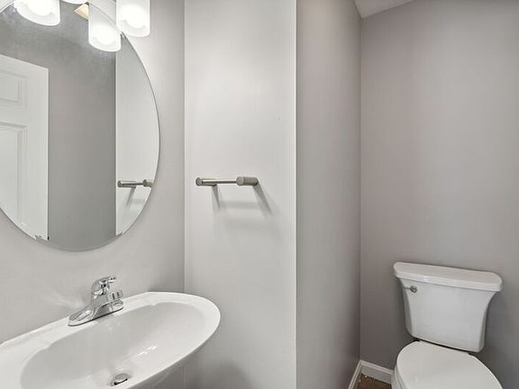 5th image of 14 Rose Terrace Cir