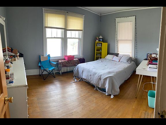 4th image of 2207 E Linnwood Ave Floor 2