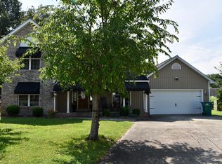 605 Hawthorne Ln, Hurricane, WV 25526