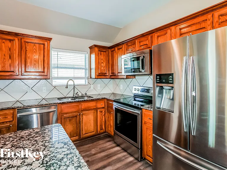 12721 Carpenter Ln — Photo 7