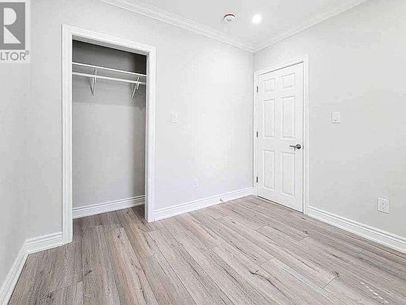 3rd image of 24 E 22nd St