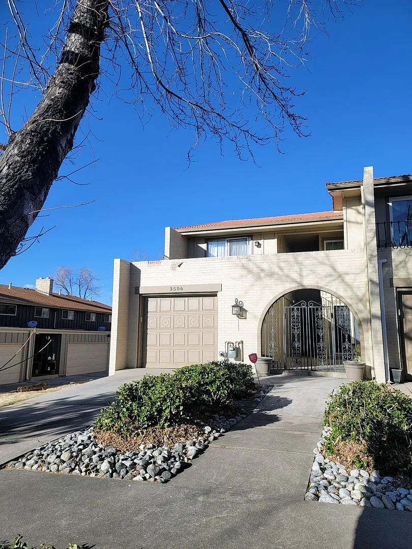 Beautiful 3 Bedroom 2.5 Bathroom In Denver. It Is A Must See! — Photo 3