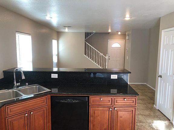 5th image of 481 Royal Bridge Dr