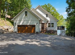 1068 N Shorewood Ln, Caryville, TN 37714