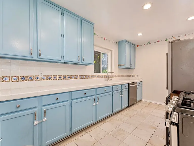 2254 Queensberry Rd — Photo 10