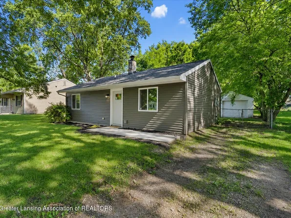 1320 Pompton Cir, Lansing, MI 48910