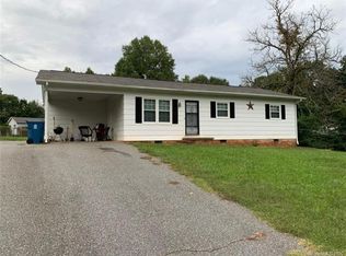5440 Glenview Dr, Hickory, NC 28602