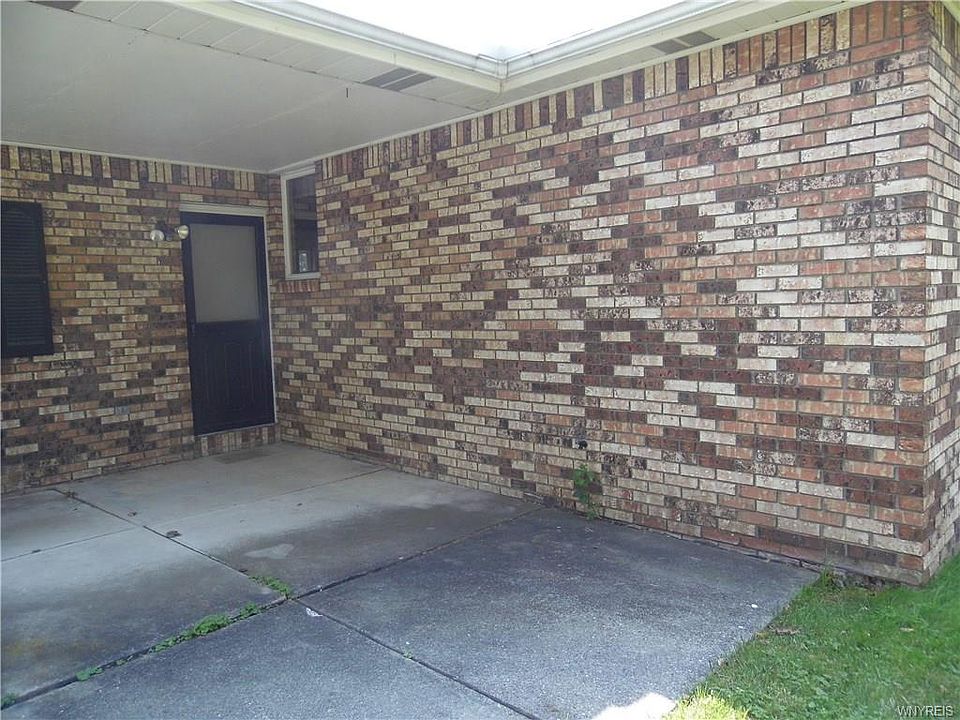 2nd image of 210 Barbados Dr