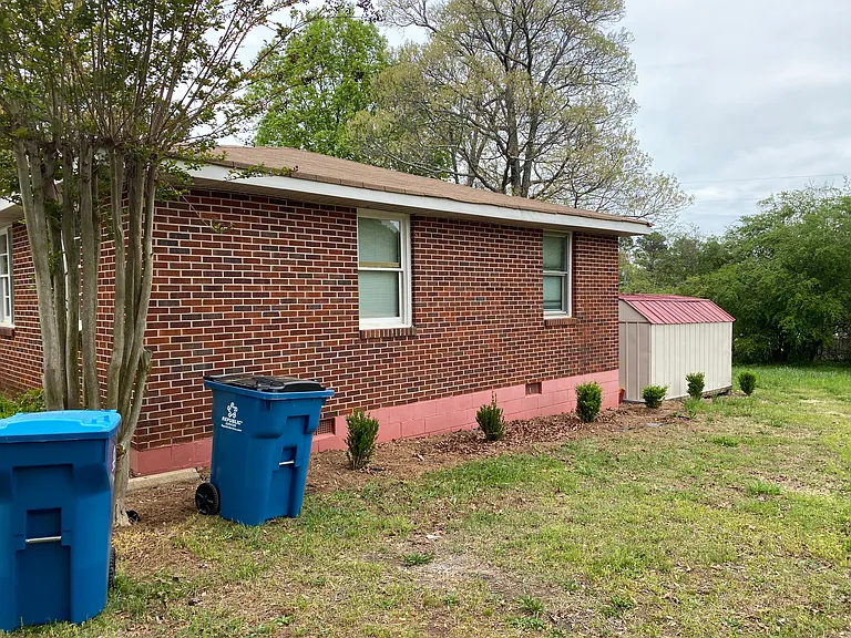 914 Ozora Rd — Photo 3