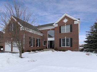 16 Tournament Dr S, Hawthorn Woods, IL 60047