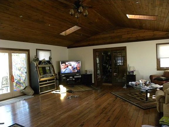 2nd image of 449 Avenue C