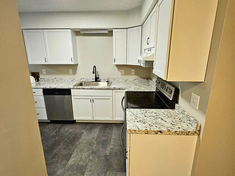 95 Buffalo St #5 — Photo 4