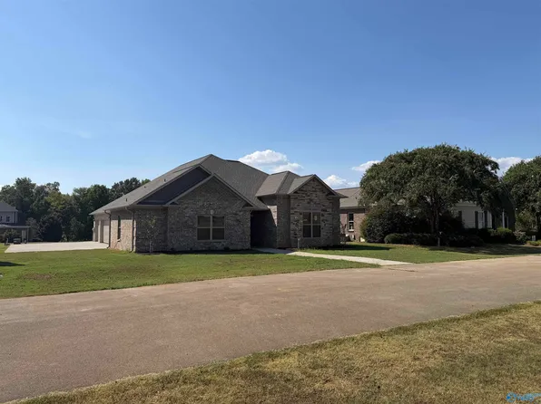 13589 Pipers Sq, Athens, AL 35611
