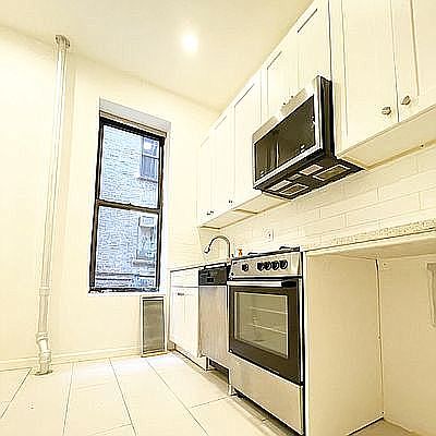 2nd image of 200 W 95th St APT 1