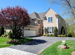 19 Stony Gate Oval, New Rochelle, NY 10804