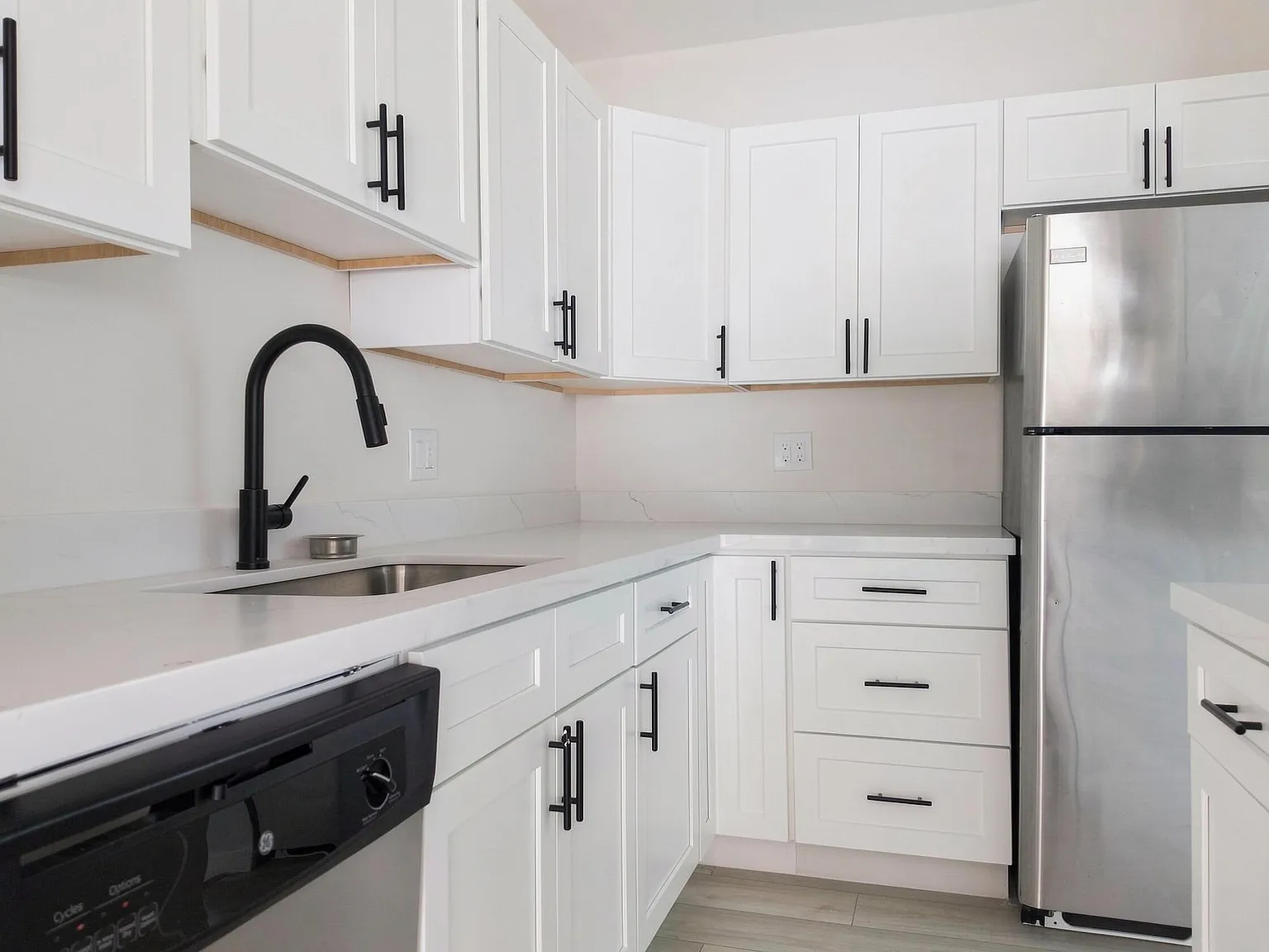 2 bed, 1.0 bath, 4094 sqft, $2,495 — Photo 4