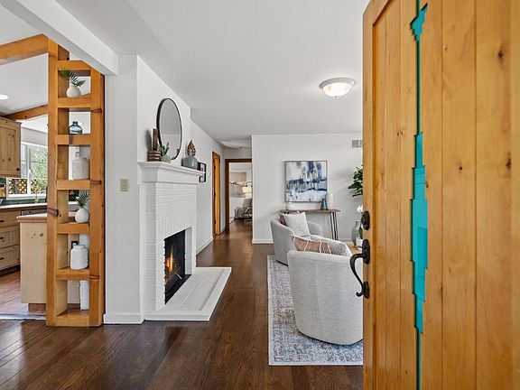4th image of 133 Oak Knoll Avenue