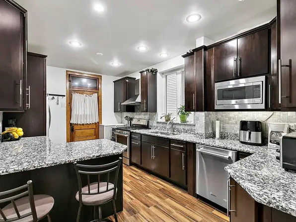 2562 W Argyle St Floor 1, Chicago, IL 60625