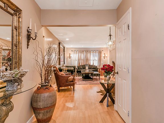 3rd image of 14 Grand Canyon Ln
