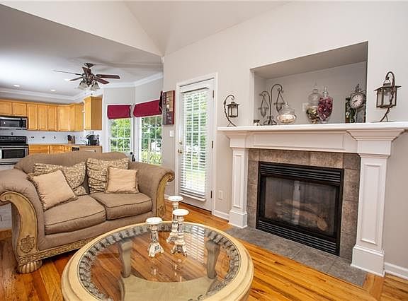 5th image of 1851 Waterbury Ct