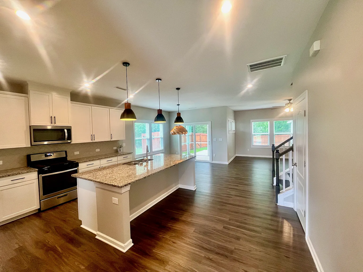 5 bed, $2,695 — Photo 2