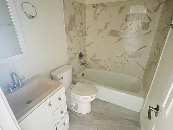 3rd image of 938 W Ocean View Ave APT 15