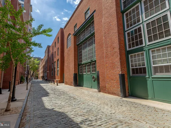 130 N Bread St #218, Philadelphia, PA 19106