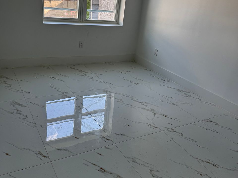 1st image of 13912 95th Ave #2