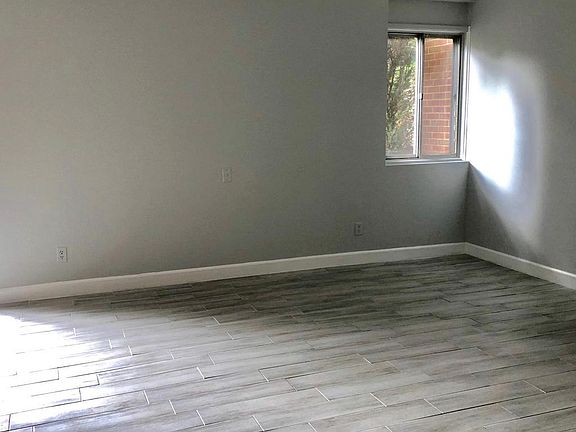 5th image of 160 Talbott St APT T1