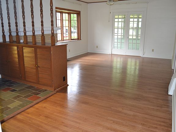 3rd image of 552 Joliet St